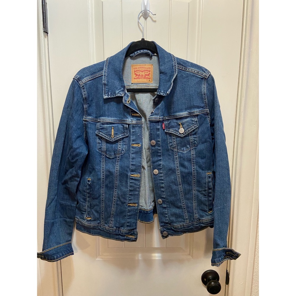 Womens Levi’s jean jacket
